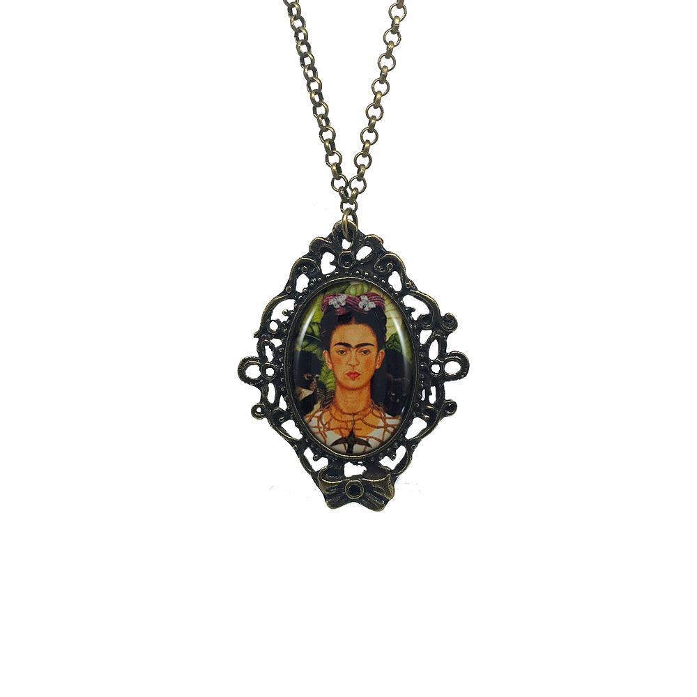 Portrait chain on sale